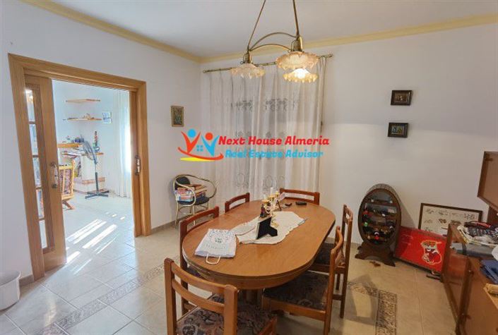 Image No.12-5 Bed Townhouse for sale