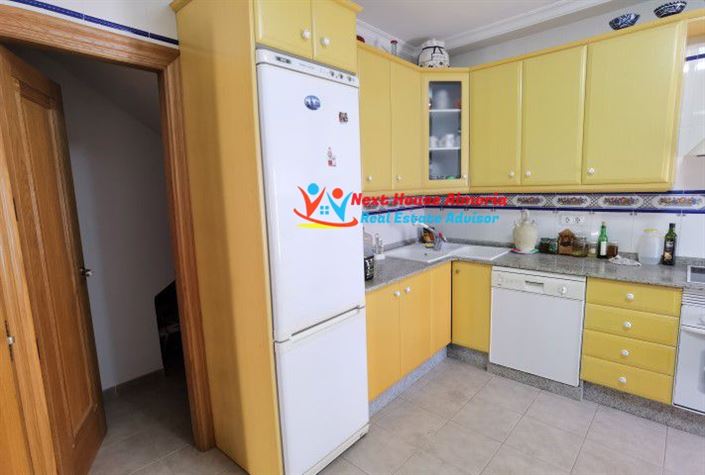 Image No.19-5 Bed Townhouse for sale