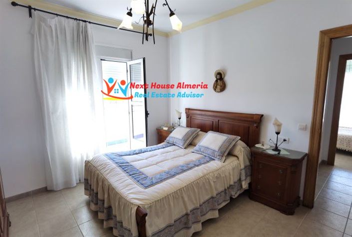 Image No.42-5 Bed Townhouse for sale