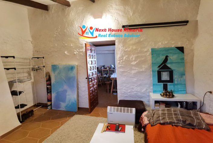 Image No.39-2 Bed Country House for sale