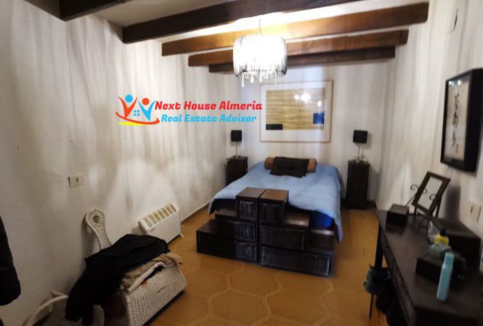 Image No.10-2 Bed Country House for sale