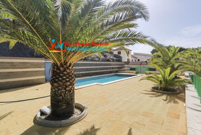 Image No.12-7 Bed Country House for sale