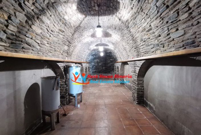 Image No.18-7 Bed Country House for sale