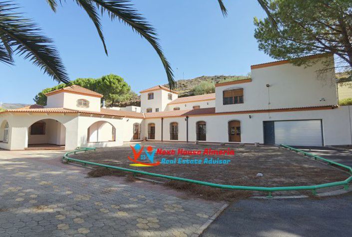 Image No.3-7 Bed Country House for sale