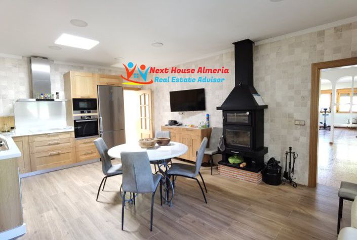 Image No.40-7 Bed Country House for sale