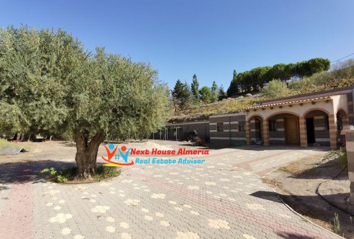 Image No.7-7 Bed Country House for sale