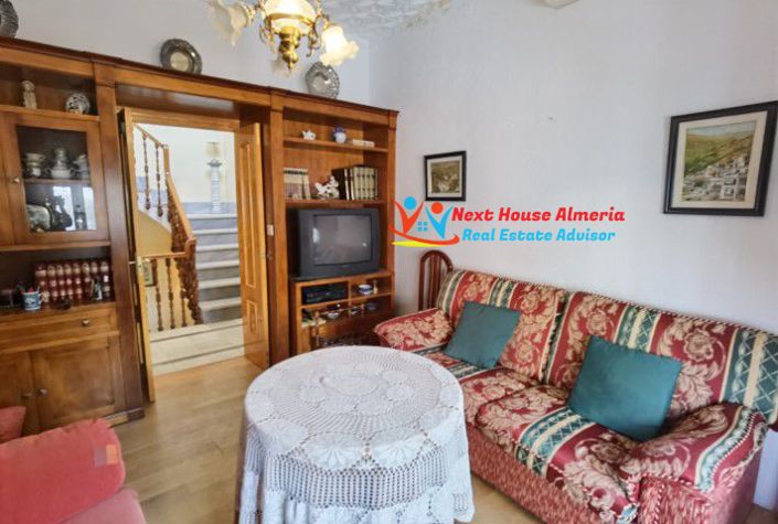 Image No.12-7 Bed Townhouse for sale