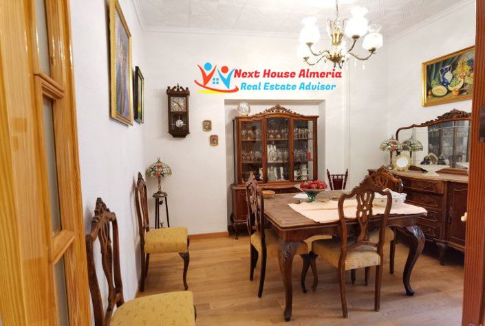 Image No.20-7 Bed Townhouse for sale