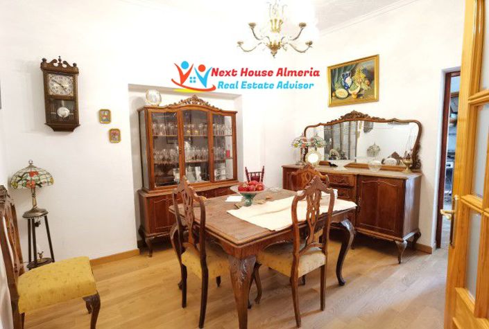 Image No.21-7 Bed Townhouse for sale