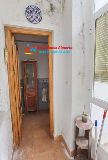 Image No.25-7 Bed Townhouse for sale