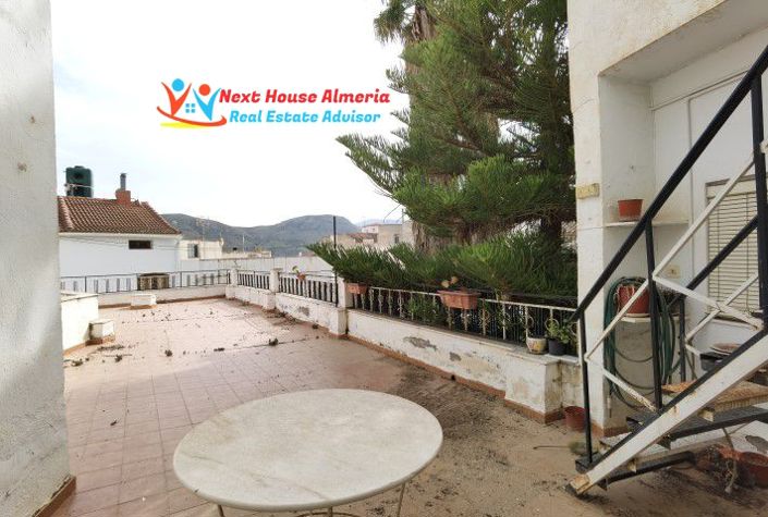 Image No.28-7 Bed Townhouse for sale