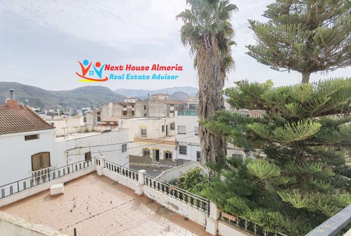 Image No.3-7 Bed Townhouse for sale