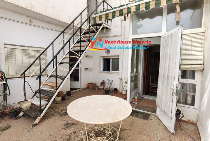 Image No.31-7 Bed Townhouse for sale