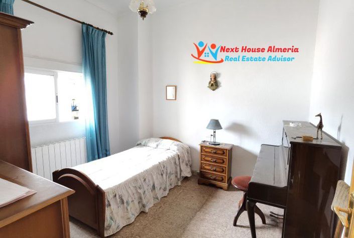 Image No.35-7 Bed Townhouse for sale