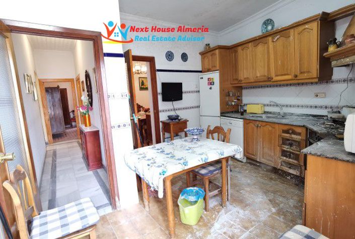 Image No.38-7 Bed Townhouse for sale