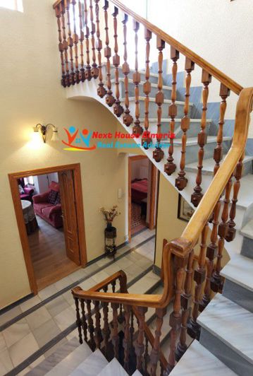 Image No.40-7 Bed Townhouse for sale