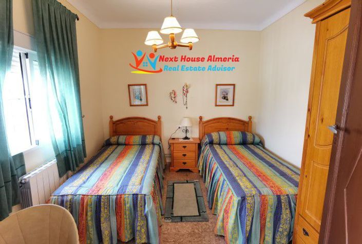 Image No.42-7 Bed Townhouse for sale