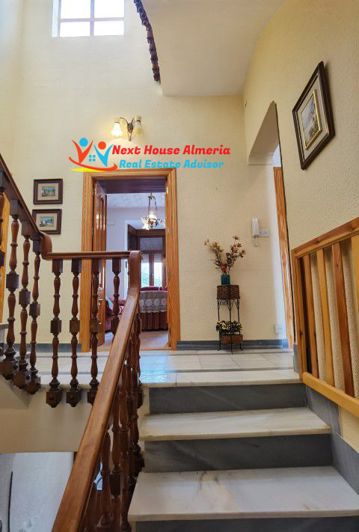 Image No.9-7 Bed Townhouse for sale