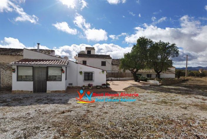 Image No.10-Maison de campagne de 3 chambres à vendre à Cullar