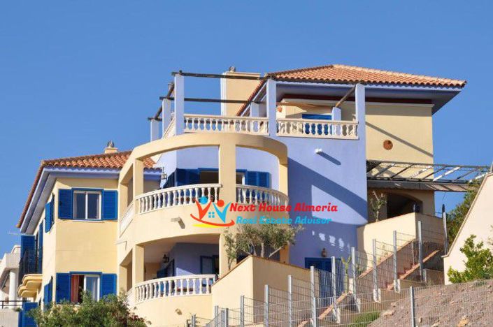 Image No.2-9 Bed Villa for sale