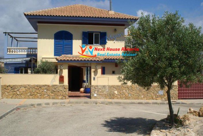 Image No.3-9 Bed Villa for sale
