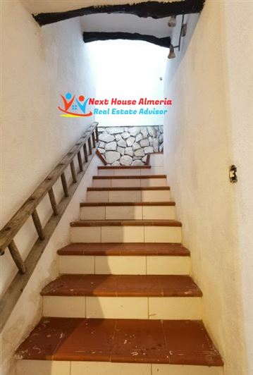 Image No.31-5 Bed Townhouse for sale