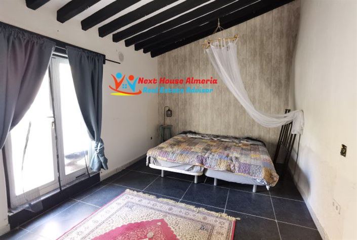 Image No.33-5 Bed Townhouse for sale