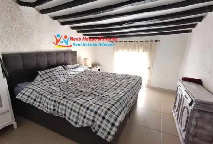 Image No.40-5 Bed Townhouse for sale