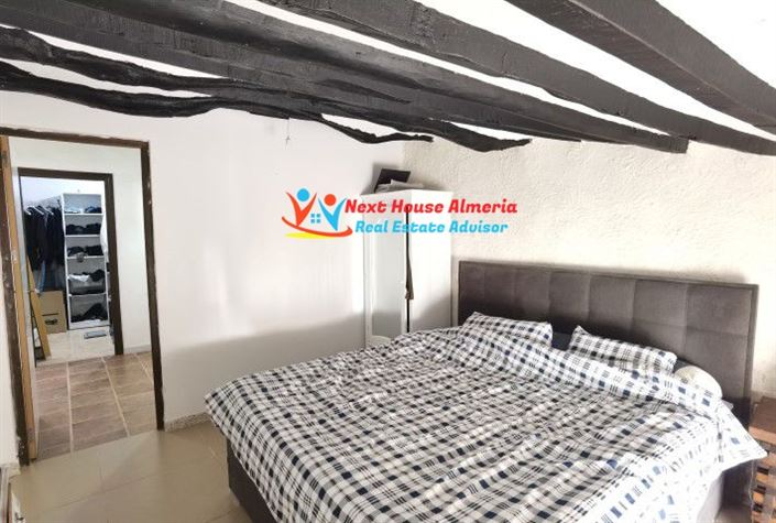 Image No.41-5 Bed Townhouse for sale