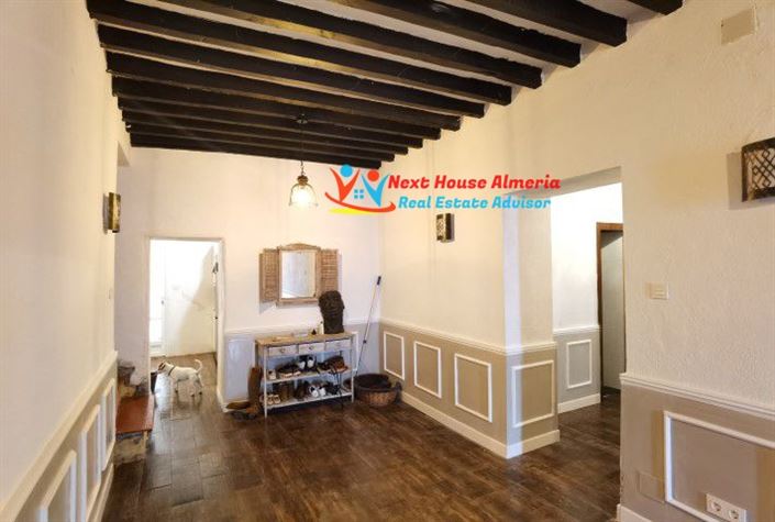 Image No.6-5 Bed Townhouse for sale