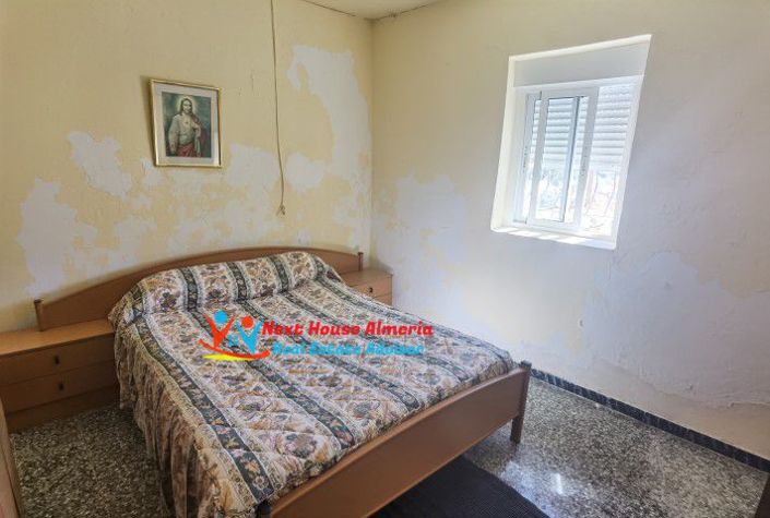 Image No.10-6 Bed Country House for sale