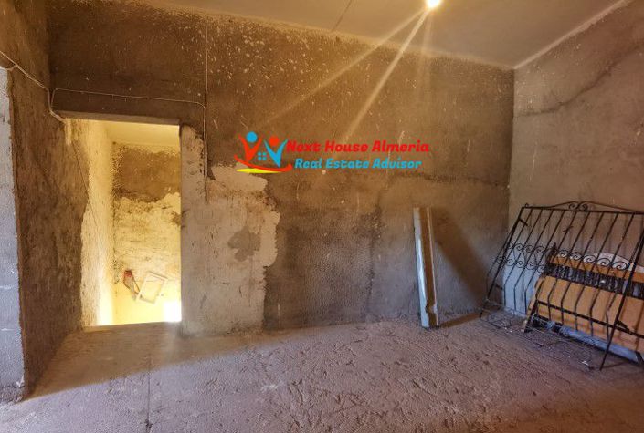 Image No.21-6 Bed Country House for sale