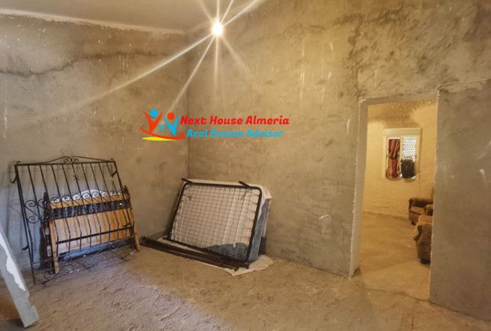 Image No.31-6 Bed Country House for sale