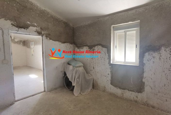 Image No.38-6 Bed Country House for sale