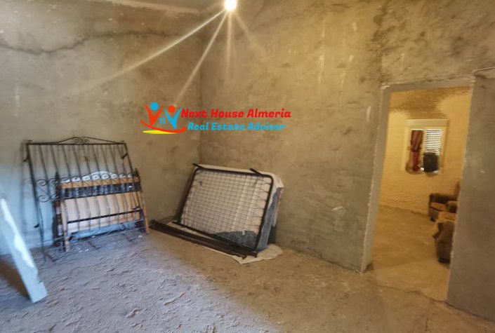 Image No.40-6 Bed Country House for sale