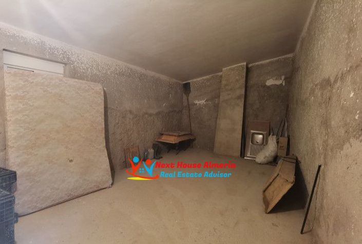 Image No.42-6 Bed Country House for sale