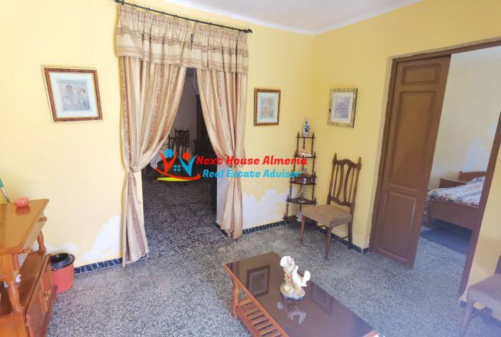 Image No.7-6 Bed Country House for sale