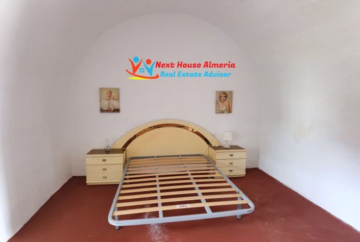 Image No.11-3 Bed Country House for sale