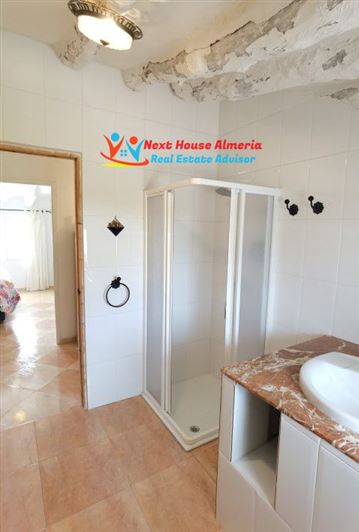 Image No.31-5 Bed Country House for sale