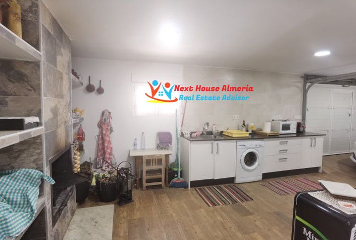 Image No.36-5 Bed Townhouse for sale