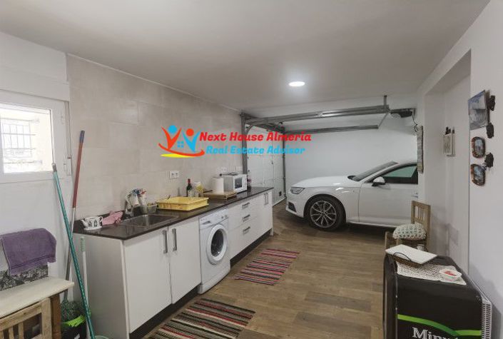 Image No.37-5 Bed Townhouse for sale