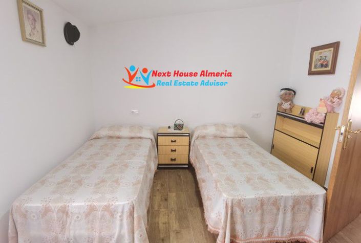 Image No.40-5 Bed Townhouse for sale