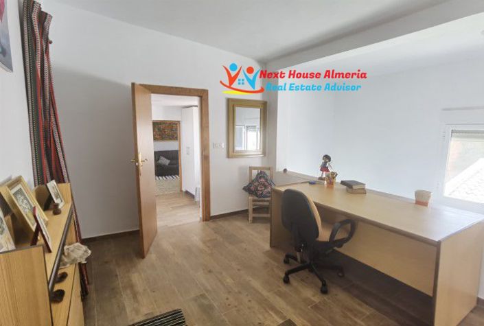 Image No.41-5 Bed Townhouse for sale