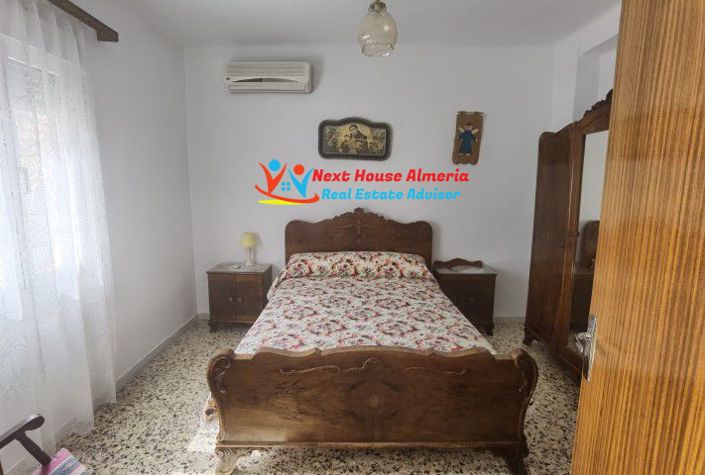 Image No.46-5 Bed Townhouse for sale