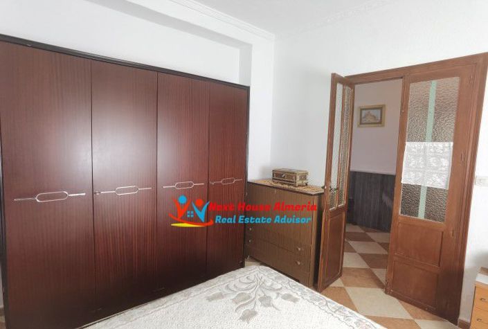 Image No.8-5 Bed Townhouse for sale