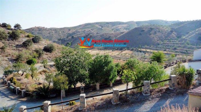 Image No.4-8 Bed Country House for sale