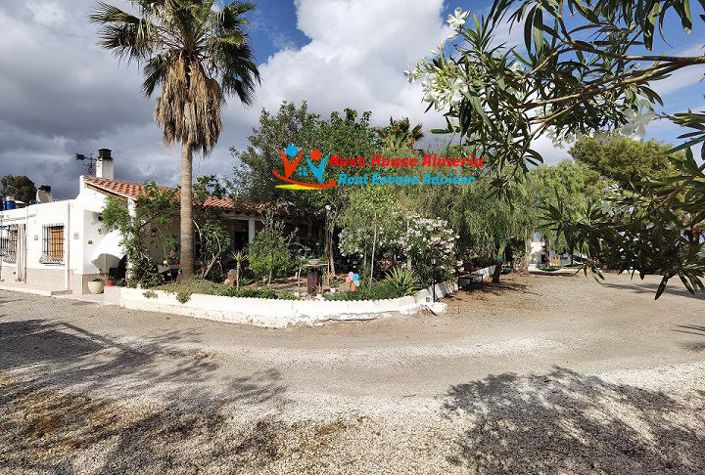 Image No.1-6 Bed Country House for sale