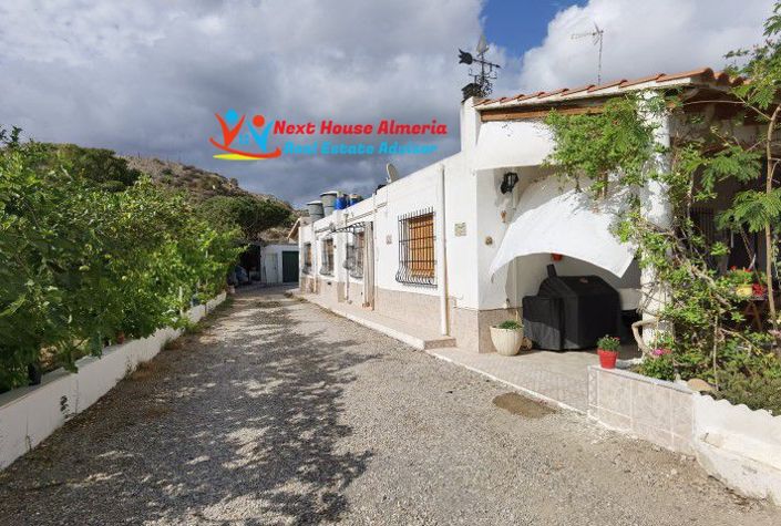 Image No.10-6 Bed Country House for sale