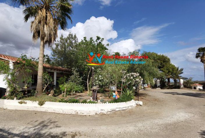 Image No.2-6 Bed Country House for sale