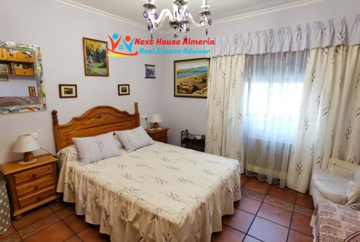 Image No.31-6 Bed Country House for sale